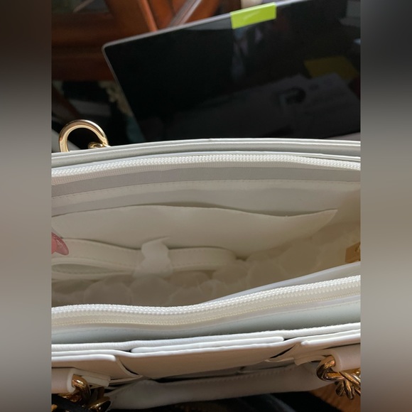 White pleather purse - Picture 5 of 5